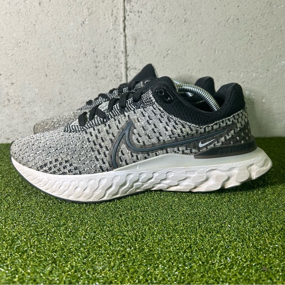 Nike React Infinity Run Flyknit Black Smoke Grey DD3024-006 Shoes Women’s 8.5 - Picture 3 of 9